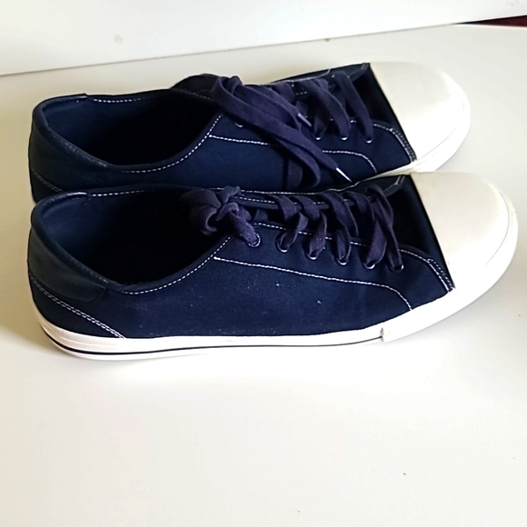 Man's Old-Navy Canvas Lace-up sneakers - Picture 6 of 9